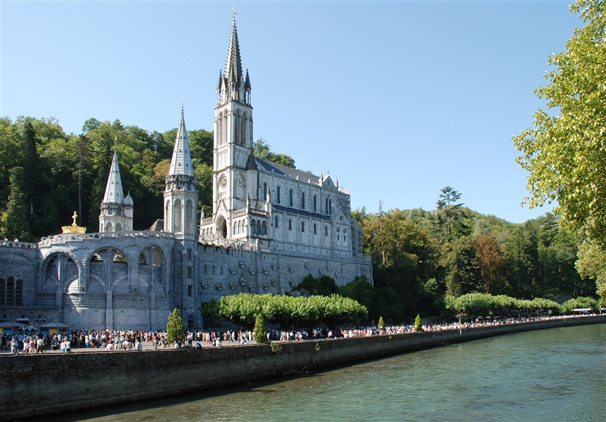 Lourdes, Basilica